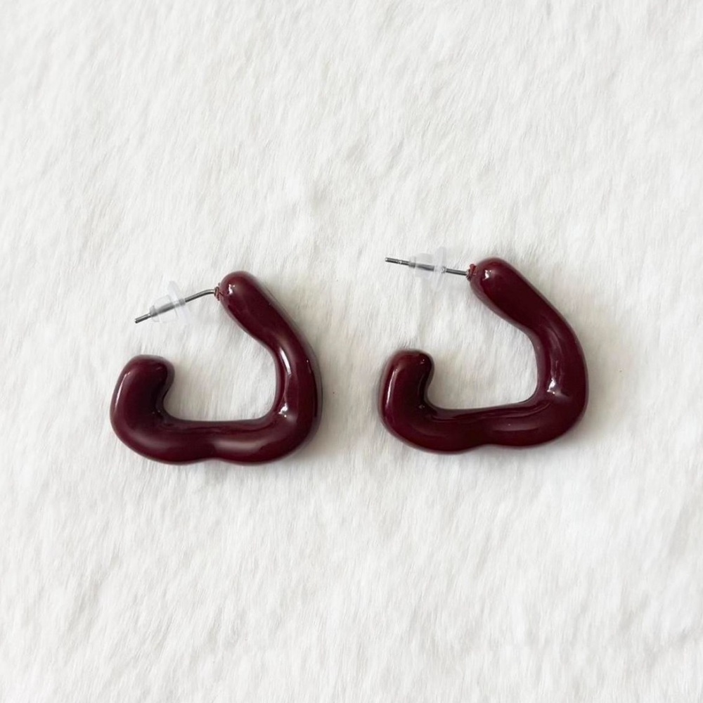 5/$15 🩷 MUST BUNDLE Dark Burgundy Sculptural Hoop Earrings